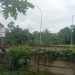 Jarak pintu tol Serang Panimbang dengan sekolah hanya berjarak kurang lebih 100 meter
