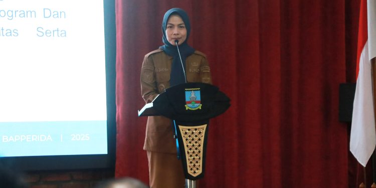 Bupati Serang Ratu Rachmatuzakiyah saat memaparkan 16 Program unggulan pada Musrenbang RPJMD 2025-2029. Dok. (Kominfosatik)