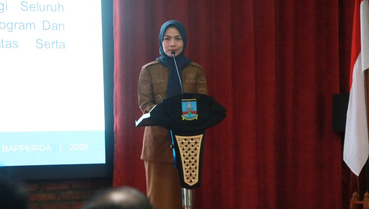 Bupati Serang Ratu Rachmatuzakiyah saat memaparkan 16 Program unggulan pada Musrenbang RPJMD 2025-2029. Dok. (Kominfosatik)