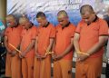 Lima tersangka pengeroyokan Humas KLH dan Wartawan di PT GRS Jawilan. Dok. (Nurlan)