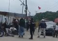 Sejumlah oknum security dan Ormas diduga mengeroyok humas KLH dan Wartawan. Dok. (Tangkapan layar)
