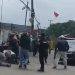 Sejumlah oknum security dan Ormas diduga mengeroyok humas KLH dan Wartawan. Dok. (Tangkapan layar)