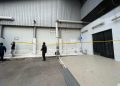 Penyegelan oleh KLH dan Bapeten terkait sumber radioaktif di PT PMT Cikande. Dok. (KLH)