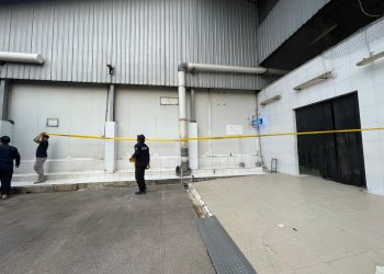 Penyegelan oleh KLH dan Bapeten terkait sumber radioaktif di PT PMT Cikande. Dok. (KLH)