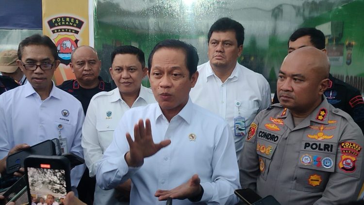 Menteri LH Hanif Faisol Nurofiq resmi menggugat dua perusahaan soal paparan radioaktif. Dok. (Ist)