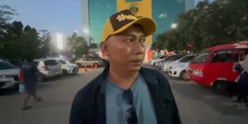 Paman Pasien Edi Haryanto saat menjelaskan kronologi kejadian kepada wartawan. Dok. (Walan.id)