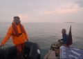 Basarnas berhasil selamatkan nelayan yang terbawa arus di perairan Bojonegara menggunakan perahu getek. Dok. (Istimewa)