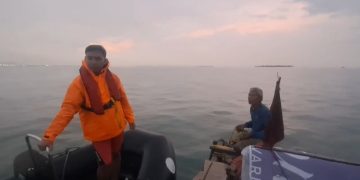Basarnas berhasil selamatkan nelayan yang terbawa arus di perairan Bojonegara menggunakan perahu getek. Dok. (Istimewa)