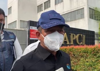 Menteri LH Hanif Faisol Nurofiq usai mendekontaminasi Terkait Sumber Radioaktif di Kawasan Modern Cikande Serang. Dok. (Nurlan)