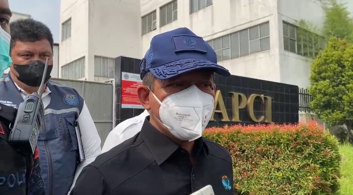 Menteri LH Hanif Faisol Nurofiq usai mendekontaminasi Terkait Sumber Radioaktif di Kawasan Modern Cikande Serang. Dok. (Nurlan)