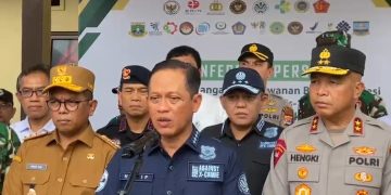 Menteri LH Hanif FAISOL Nurofiq saat Apel Kesiapsiagaan penanganan radioaktif di Halaman Polsek Cikande. Dok. (Ist)