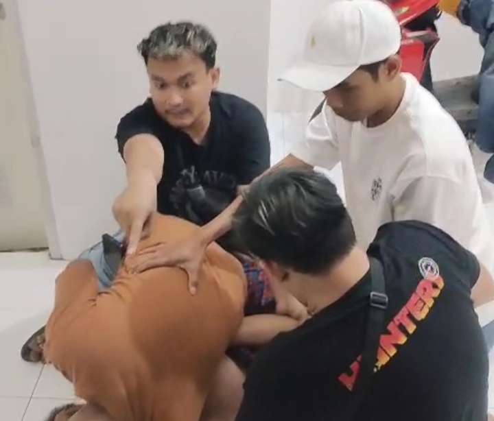 Anggota Reskrim Polsek Cikande berhasil Menangkap Pelaku Curanmor di sebuah kontrakan di Cijeruk Kibin. Dok. (tangkapan layar)