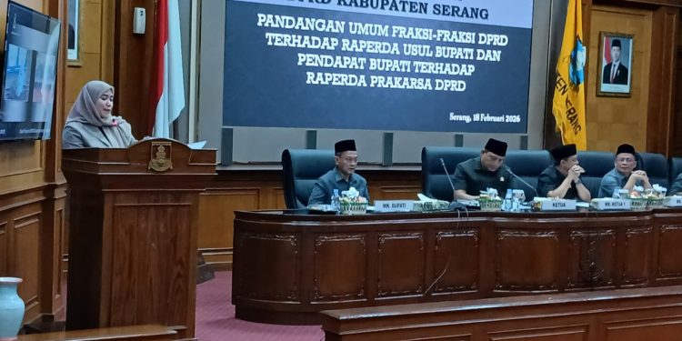 Ketua Fraksi PAN Desi Ferawati mengapresiasi langkah Pemkab Serang dalam Rapat Paripurna di ruang DPRD Kabupaten Serang. Dok. (Ist)