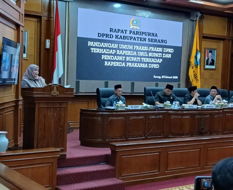 Ketua Fraksi PAN Desi Ferawati mengapresiasi langkah Pemkab Serang dalam Rapat Paripurna di ruang DPRD Kabupaten Serang. Dok. (Ist)