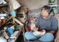 Herman Maryono Perajin sandal dan sepatu asal carenang. Dok. Nurlan