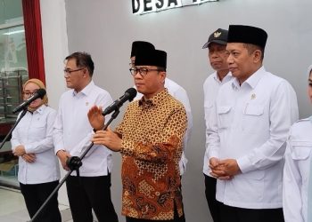 Menteri Desa dan Pembangunan Daerah Tertinggal Yandri Susanto saat Konferensi Pers di Serang usai tinjau KDMP Ranjeng. Dok. (Nurlan)