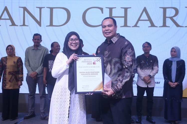 Walikota Serang Budi Rustandi Terima penganugerahan Ekbispar Award 2026 sebagai Kepala Daerah inovatif dalam mendorong penataan kota. Dok. (Ist)