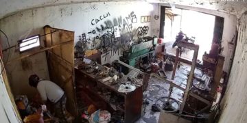 Rekaman vidio CCTV memperlihatkan aksi pencurian yang terjadi di sebuah bengkel bubut di wilayah Kecamatan Tanara. Dok. (Ist)