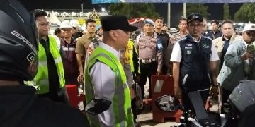 Menhub Dudy Purwagandhi Tinjau pelabuhan Ciwandan pastikan para pemudik aman dan nyaman. Dok. (Nurlan)