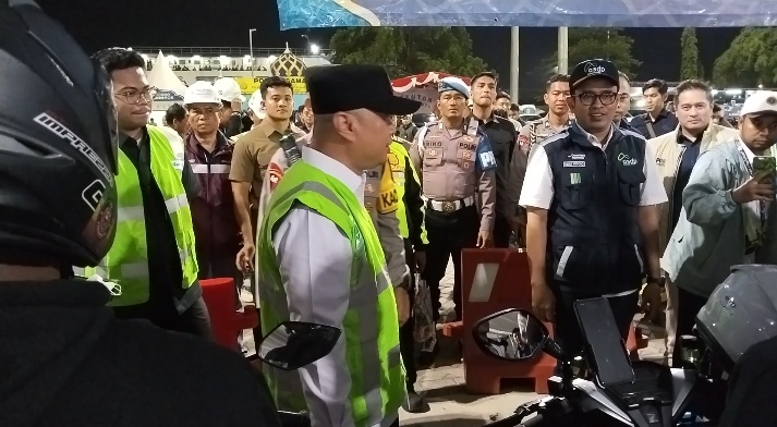 Menhub Dudy Purwagandhi Tinjau pelabuhan Ciwandan pastikan para pemudik aman dan nyaman. Dok. (Nurlan)