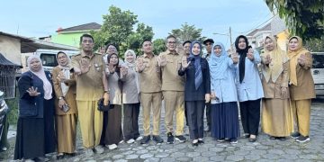 Bupati Serang Ratu Rachamatuzakiyah dan Dinas DKBPPPA kunjungi korban pelecehan di warung kurung. Dok. (Ist)