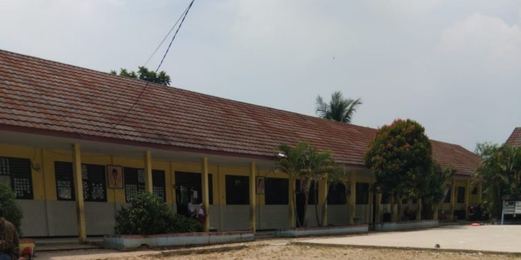 Kondisi SDN Teras 1 Kecamatan Carenang nampak sepi para siswa saat KBM. Dok. (Ist)