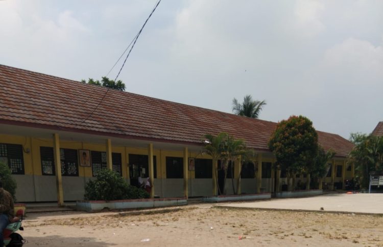 Kondisi SDN Teras 1 Kecamatan Carenang nampak sepi para siswa saat KBM. Dok. (Ist)