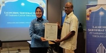 Direktur Komersial dan External Relations PT SCTK, Deden Rochmawaty saat Launching Sertifikasi Halal. Dok. (Nurlan)