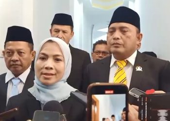 Bupati Serang Ratu Rachamtuzakiyah saat diwawancarai wartawan usai Rapat LKPJ di gedung DPRD Kabupaten Serang. Dok. (Nurlan)