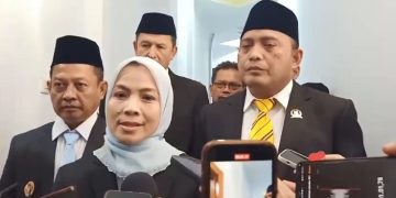 Bupati Serang Ratu Rachamtuzakiyah saat diwawancarai wartawan usai Rapat LKPJ di gedung DPRD Kabupaten Serang. Dok. (Nurlan)