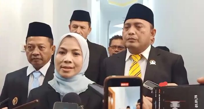 Bupati Serang Ratu Rachamtuzakiyah saat diwawancarai wartawan usai Rapat LKPJ di gedung DPRD Kabupaten Serang. Dok. (Nurlan)