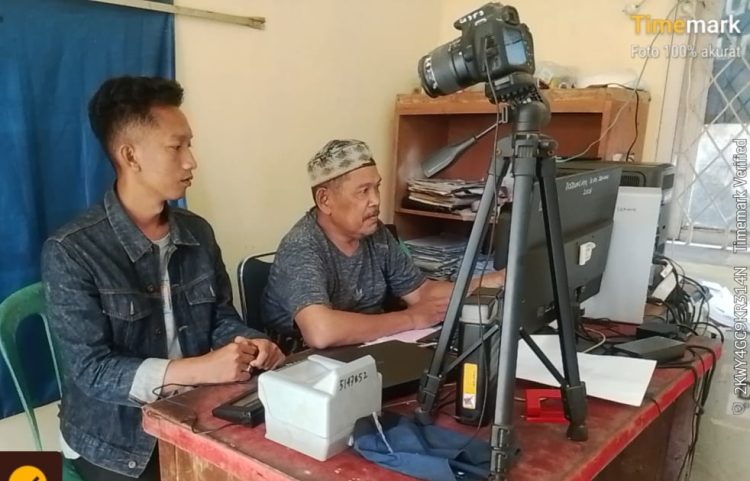 Petugas UPT Kecamatan saat Melayani Pelayanan secara hybrid Online dokumen Adminduk selama libur dan cuti bersama.Dok. (Istimewa)