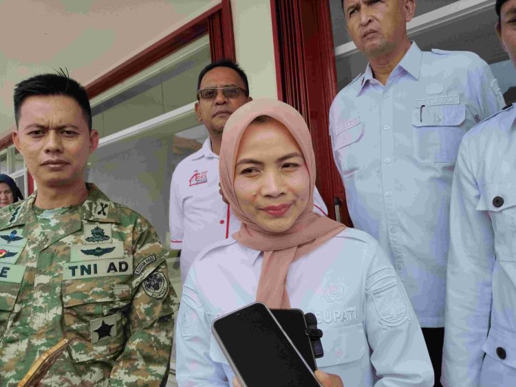 Bupati Serang Ratu Rachmatuzakiyah saat diwawancarai usai mengikuti peresmian operasional KDMP seluruh Indonesia oleh Presiden RI Prabowo Subianto secara Online. Dok. (Nurlan)