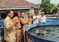 Jajaran Pemerintah Kecamatan Carenang Tinjau BUMDes Maju Bersama Teras. Dok (Nurlan)