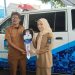Bupati Serang Ratu Rachmatuzakiyah memberikan bantuan langsung Mobil Ambulans kepada Pemerintah Desa. Dok. (Nurlan)