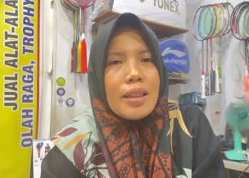 Pemilik toko Mitra Sport, Iis, yang berlokasi di Ciruas Kabupaten Serang. Dok. (Nurlan)