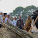 Ketua Fraksi Gerindra Kabupaten Serang Ahmad Muhibbin Dampingi Gubernur Banten Andra Soni Tinjau Progres Pembangunan Jembatan di Carenang. Dok. (Ist)