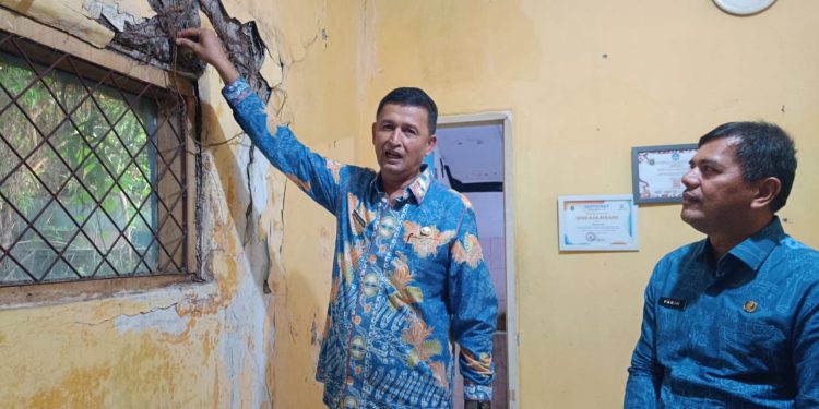 Sekda Kabupaten Serang Zaldi Dhuhana saat meninjau kantor BPBD di Taman Sari Kota Serang.