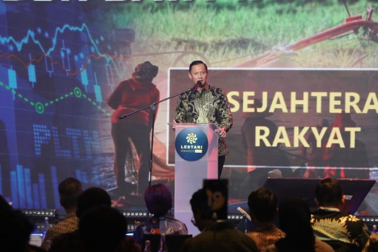 Menteri Koordinator Bidang Infrastruktur dan Pembangunan Kewilayahan Agus Harimurti Yudhoyono menyampaikan sambutan pada pembukaan Lestari Summit & Awards 2026. Dok. (Ist)