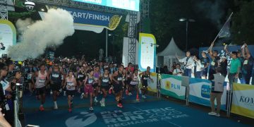 Para peserta memadati garis start saat flag off PLN Electric Run 2025 di kawasan Indonesia Convention Exhibition (ICE) Bumi Serpong Damai, Tangerang tahun 2025. Dok. (Ist)
