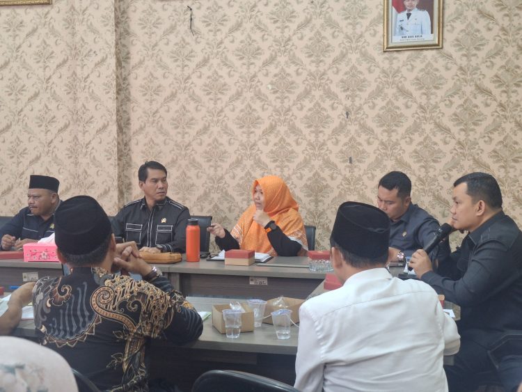 Anggota DPRD Kota Serang bahas Insentif Guru Ngaji bahkan verifikasi data LPTQ di pertanyakan. Dok. (Ist)
