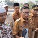 Gubernur Banten Andra Soni usai tinjau pembangunan jembatan piano di Carenang Kabupaten Serang. Dok. (Nurlan)