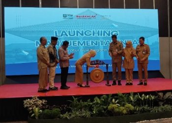 Bupati Serang Ratu Rachmatuzakiyah meresmikan launching manajemen talenta. Dok. (Nurlan)