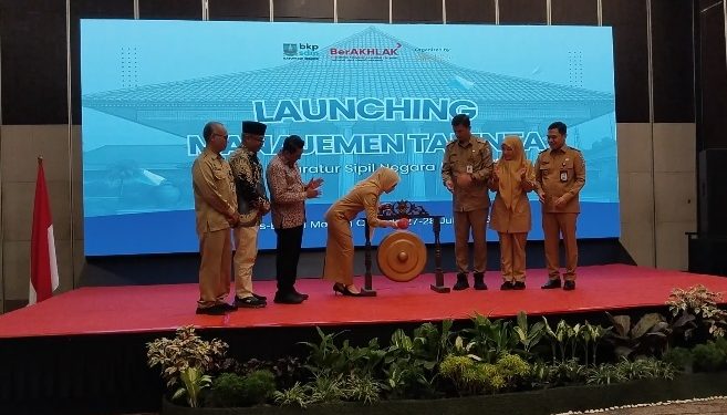 Bupati Serang Ratu Rachmatuzakiyah meresmikan launching manajemen talenta. Dok. (Nurlan)