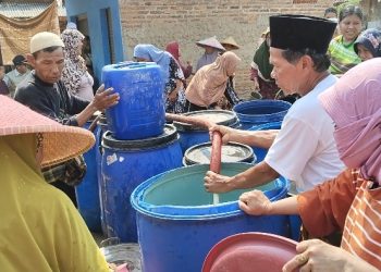 BPBD Kabupaten Serang Salurkan Air Bersih Kepada Warga yang terdampak kekeringan. Dok. (Nurlan)