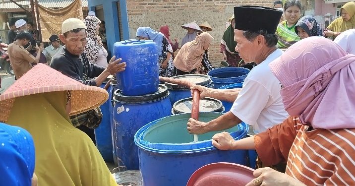 BPBD Kabupaten Serang Salurkan Air Bersih Kepada Warga yang terdampak kekeringan. Dok. (Nurlan)