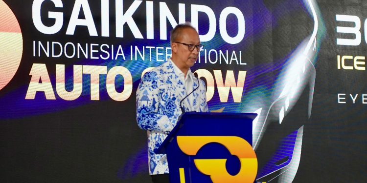 Menteri Perindustrian Agus Gumiwang Kartasasmita saat menyampaikan capaian pertumbuhan penjualan kendaraan listrik. Dok. (Ist)