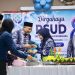 Bupati Ratu Rachmatuzakiyah saat memotong tumpeng di acara HUT RSDP ke 88. Dok. (Ist)