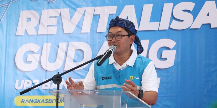 General Manager PLN UID Banten Tonny Bellamy saat menyampaikan revitalisasi dan pembenahan Gudang PLN UP3 Banten Selatan. Dok. (Ist)