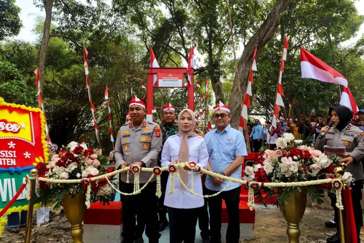 Bupati Serang Ratu Rachmatuzakiyah dan Kapolres Serang AKBP Andri Kurniawan meresmikan jembatan MP Presisi di Jawilan. Dok. (Ist)